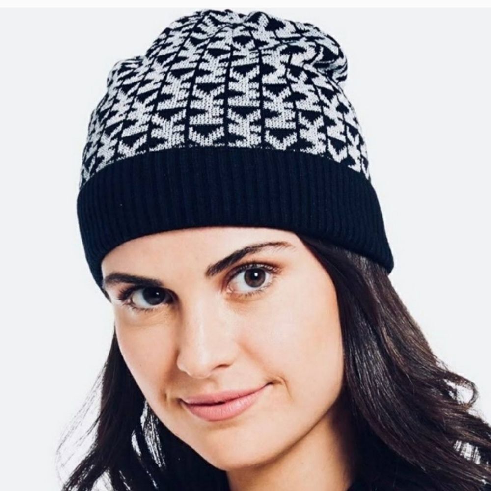 Michael Kors Women`s Bordered MK Logo Cuff Beanie HAT Black & white NWT